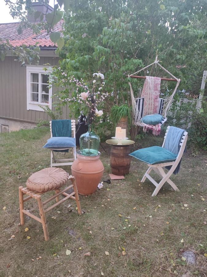 Апартаменты Den Unika Sekelskiftsvaningen. Норртелье  Экстерьер фото